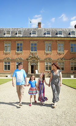 Famil at Tredegar House P