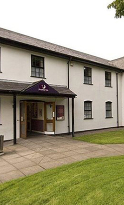 Lodges & Inns - Premier Inn Castleton P